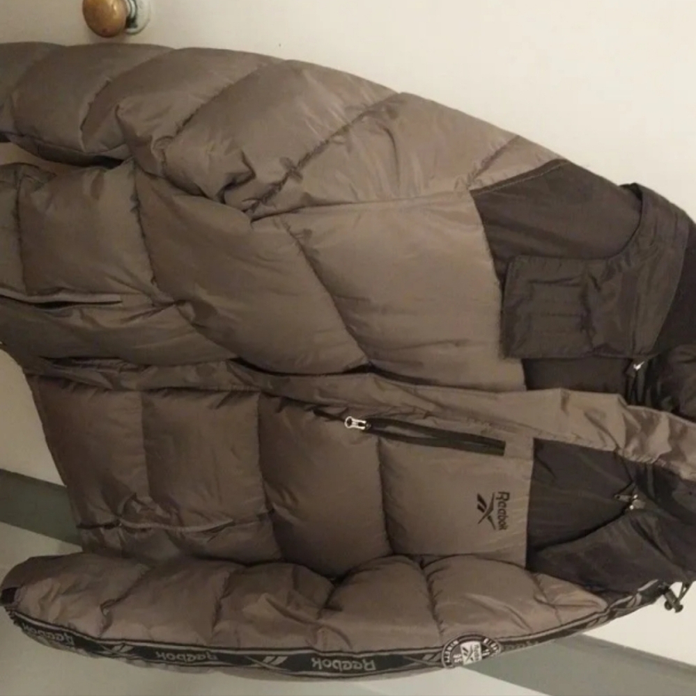 Reebok Men's Black and Gray Puffer Jacket - Picture 4 of 6